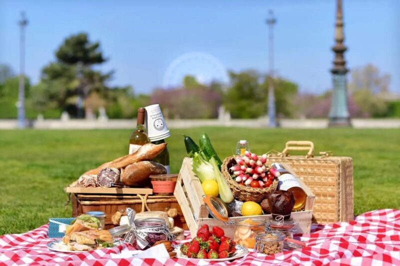 Surprise Proposal Picnic - Paris Proposal Planner - The Sum Up