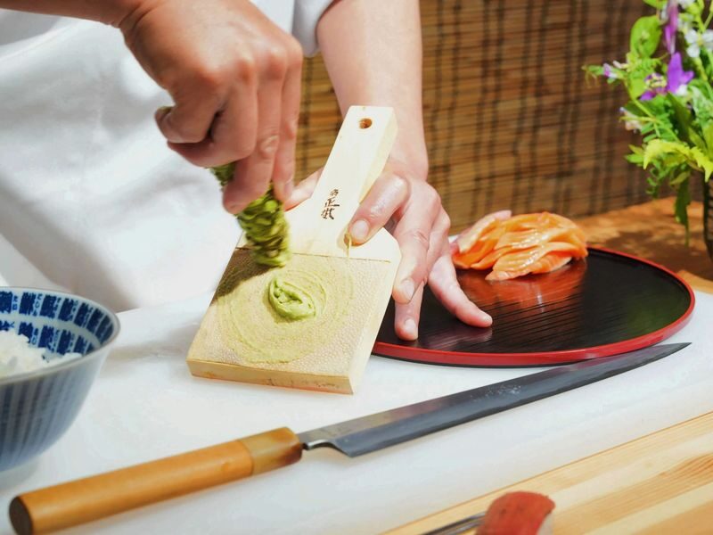 Sushi making class in Tokyo Tsukiji fish market with Pro sushi chef - Lunch, with a useful side-by-side comparison