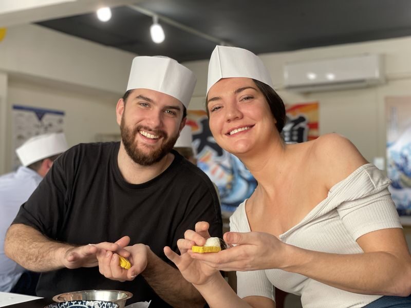 Sushi making class in Tokyo Tsukiji fish market with Pro sushi chef - Who will get the most from this class?