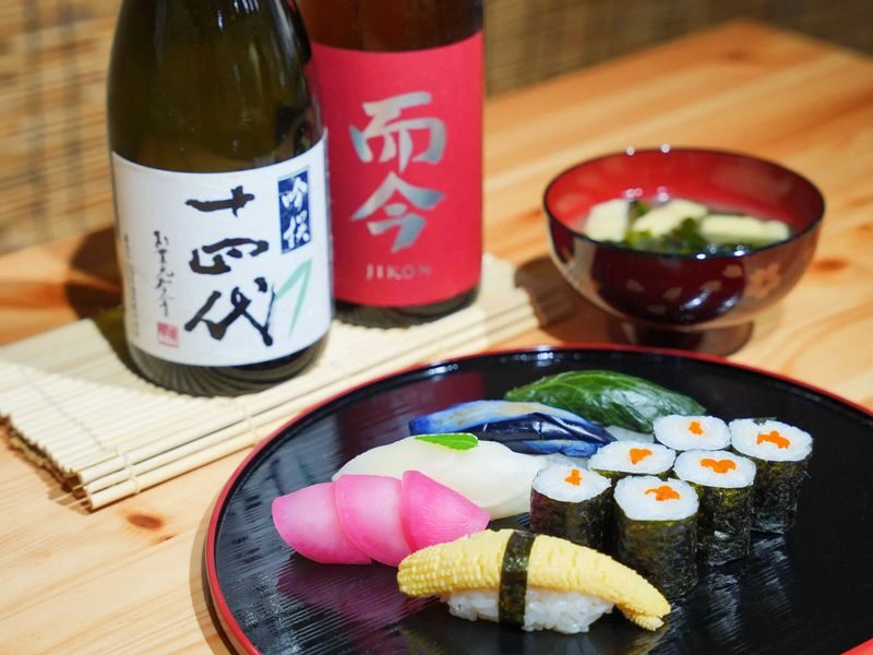 Sushi making class in Tokyo Tsukiji fish market with Pro sushi chef - Should you book the Tsukiji sushi class?