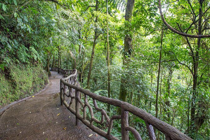Suspension Bridges, Fortuna waterfall, Typical lunch - Frequently Asked Questions