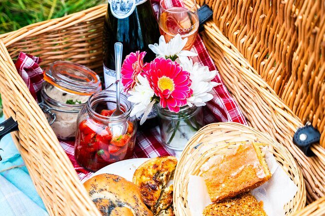 Sussex Vineyard & Winery Bus Tour on Iconic Vintage London Bus - What Makes This Tour Stand Out