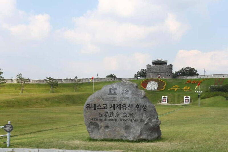 Suwon Hwaseong Fortress & Jangtaesan Tour: Autumn Leaves - Authentic Korean Culture at Suwon Traditional Market