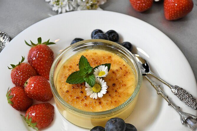 Sweet Tasting & Stories Small Group Tour - The Guide and the Group Dynamic
