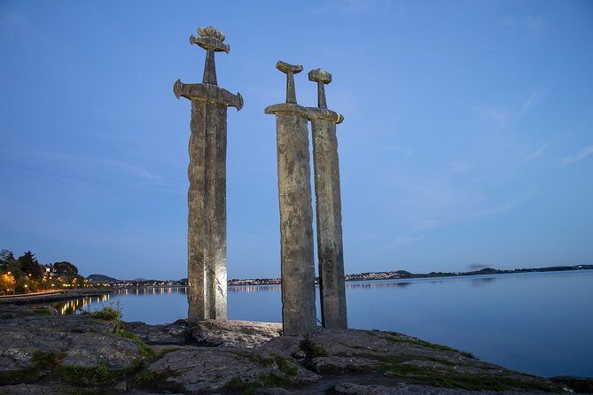Swords in Rock monument and Stavanger highlights private tour - Key Points