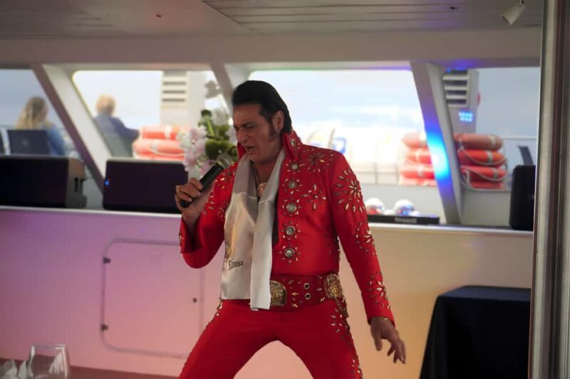 Sydney: Elvis Tribute Show Harbour Cruise with Buffet - Atmosphere and Group Size