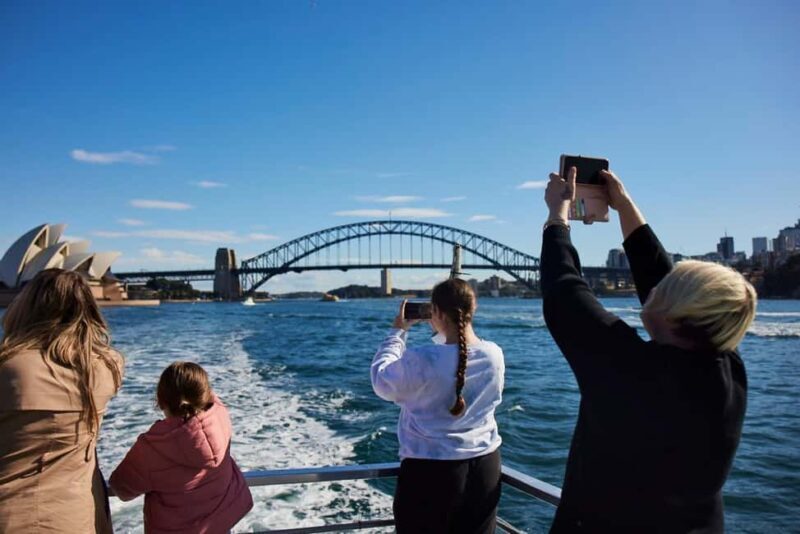 Sydney: Mother's Day Harbour Cruise with Lunch and Drinks - Food and Drinks