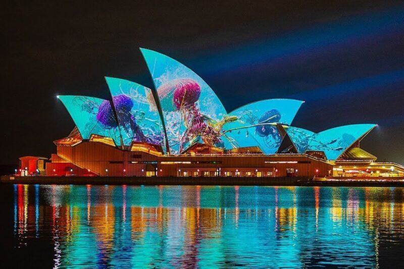 Sydney: Vivid Harbour Cruise with Canapes - Key Points