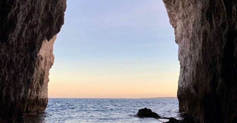 Syracuse: Boat tour Ortigia island,seacaves and Explanations - FAQ