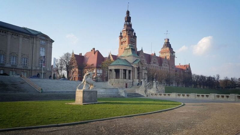 Szczecin: Medieval Old Town Private Walking Tour - Breaking Down the Itinerary: What to Expect