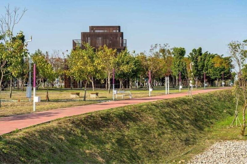 Taichung City: Sightseeing Walking Tour with a Local Guide - Who Should Consider This Tour?