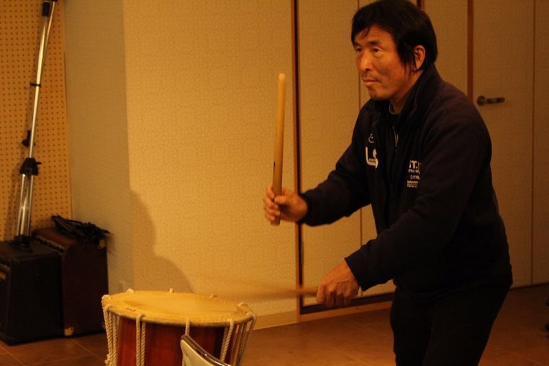 Taiko (Japanese Drum) Experience in Tokyo - Learning the first beats