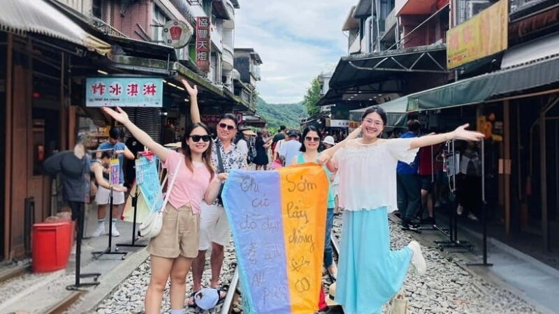 Taipei: Jiufen and Shihfen Half Day Tour - Key Points