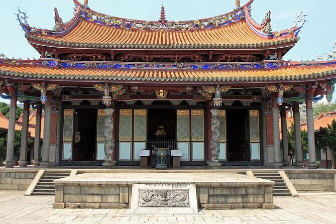 Taipei : Must-See Attractions Walking Tour With A Guide (Private) - Authentic Experiences and Authentic Insights