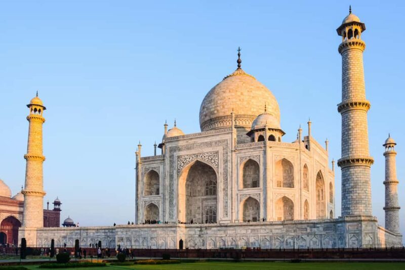 Taj Mahal Budget Tour for Backpackers - The Sum Up