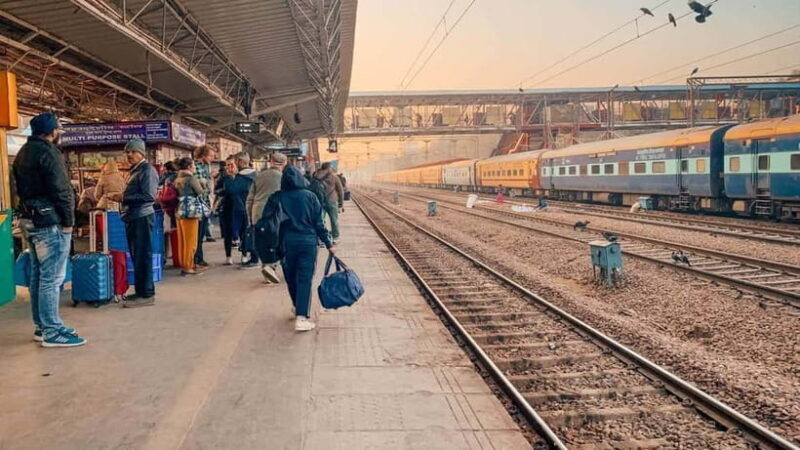 Taj Mahal by Indias Fastest Train From Delhi - Key Points