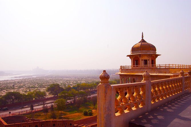 Taj Mahal Sunrise and Agra overnight Tour from Kochi with Flights - Key Points