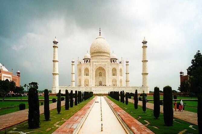 Taj Mahal with Local Agra Tour - FAQs