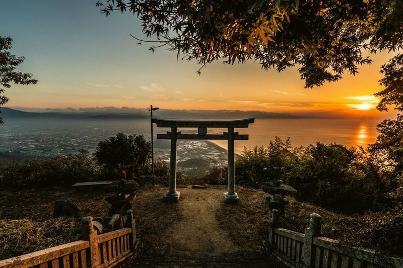 Takamatsu Private Day Tour: Kotohira Shrine/Takaya Shrine/Naruto Whirlpools/Shikoku Aquarium (Customize Your Itinerary) - A private car makes Kagawa easier to connect
