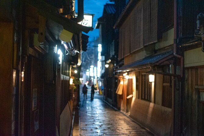 Takashi's local food adventure through Gion Kyoto tips of Ramen - In-Depth Review of the Gion Food Adventure
