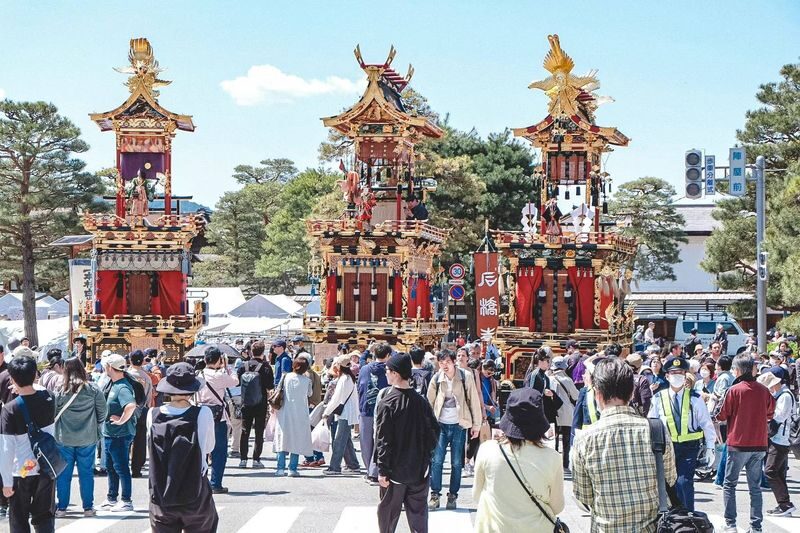 Takayama & Fairytale Shirakawa-go World Heritage DayTour from Nagoya - What the guide does, and what you do yourself
