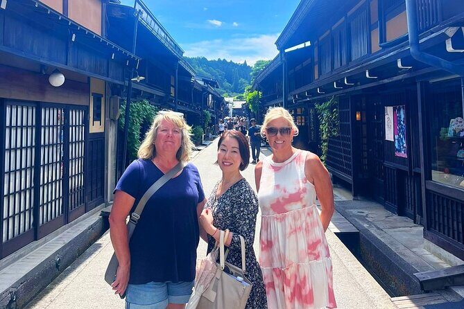 Takayama Jinya & Old Town Private Walking Tour - Key Points