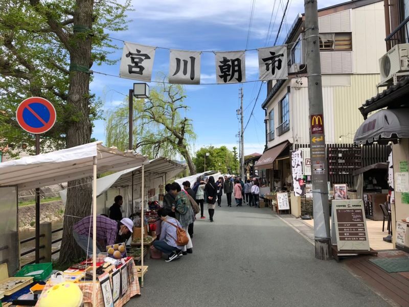 Takayama & Shirakawa-go One Day Tour from Takayama - The guide is part of the experience