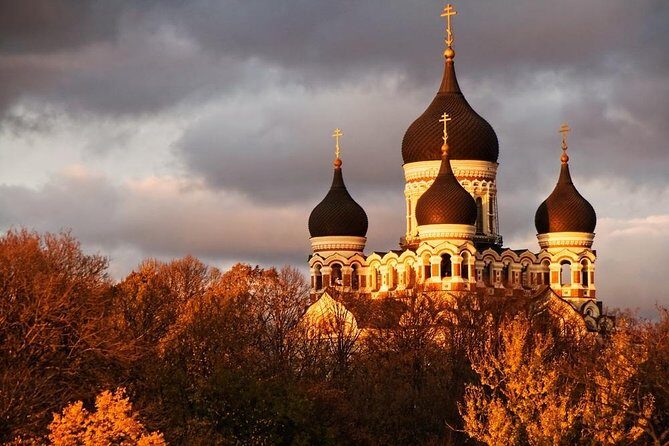 Tallinn Old Town Walking Tour - Exploring Tallinns Old Town: What to Expect
