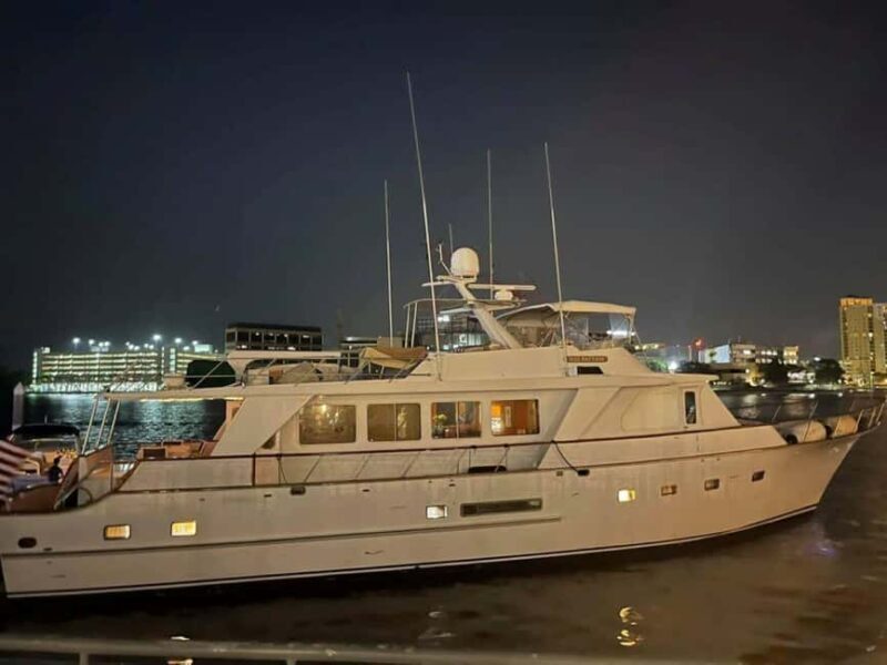Tampa Bay: Luxury Yacht Charter Experience - An In-Depth Look at the Luxury Yacht Charter Experience