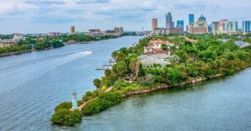 Tampa: Hillsborough River Tiki Bar Boat Up to 13 people - An Authentic Look at Tampa’s Waterfront from a Floating Tiki Bar