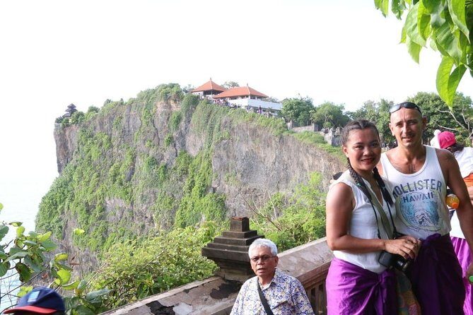 Tanah Lot and Uluwatu Temple Tour Including Seafood Dinner at Jimbaran Beach - A Detailed Look at Bali’s Coastal Gems and Cultural Highlights