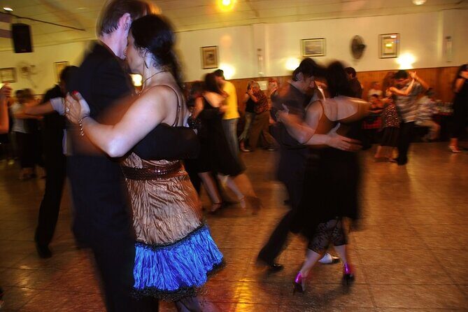 Tango in Buenos Aires: Experience of Milonga, Empanadas and Wine. - Key Points