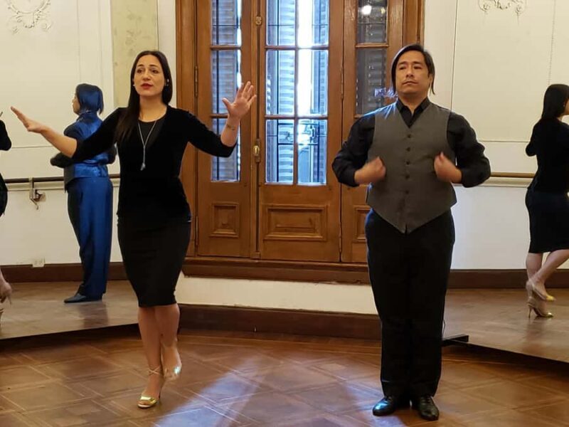 Tango Lesson in Buenos Aires with professional dancers - Key Points