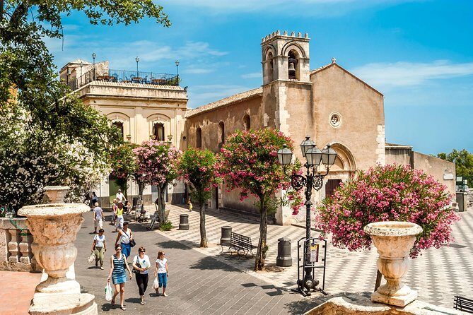 Taormina and Castelmola private and guided tour with Arancino - FAQs