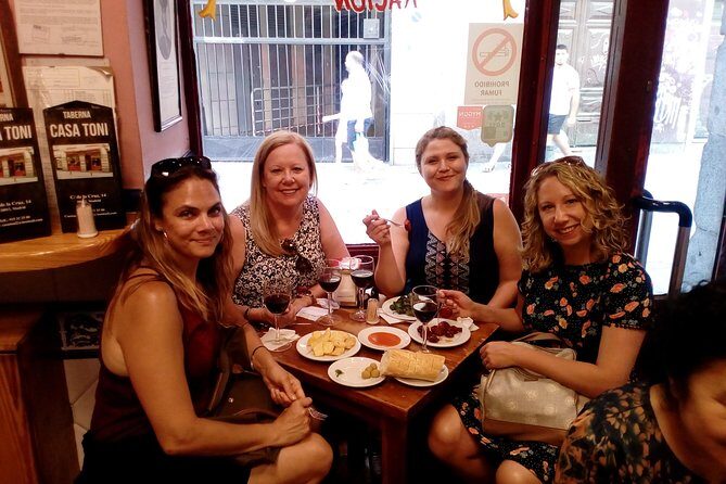 Tapas and history tour ending with churros with chocolate - Key Points