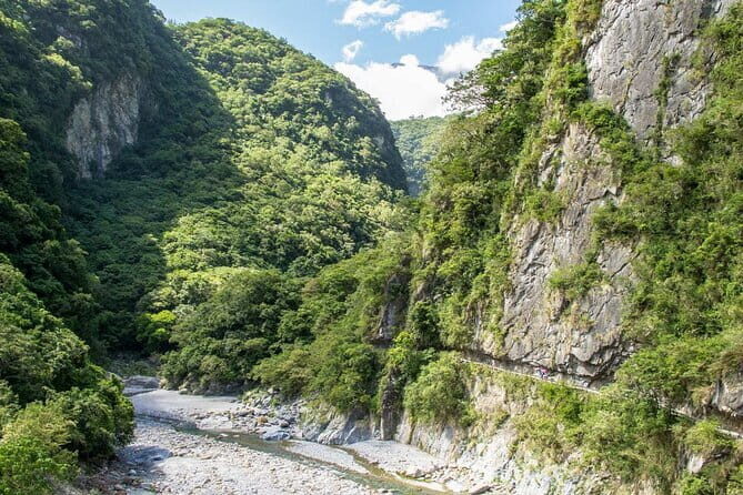 Taroko, Qingshui Cliff, Xincheng Old Street & Qixingtan Day Tour - Who Should Consider This Tour?