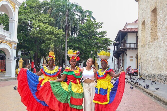 Taste the local gastronomy while we take professional photos - Key Points