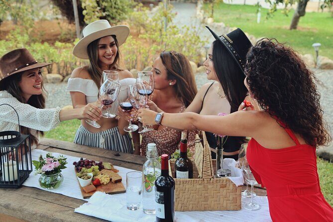 Tasting in the gardens - Tasting in the Gardens: A Relaxed Escape in Ensenadas Vineyard Landscape