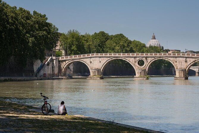 Tasty Trastevere Street Food Tour in Rome from Tiberine Island to Ponte Sisto - Exploring the Trastevere Neighborhood