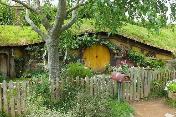 Tauranga-Hobbiton-Rotorua : Movie Set & Geysers: Private Tour - FAQs