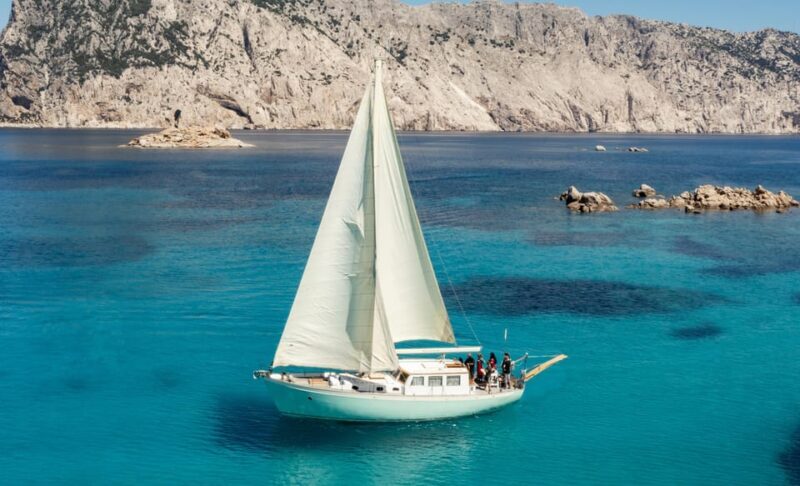 TAVOLARA TOUR WITH 15 METERS VINTAGE SAILBOAT WITH APERITIF - Key Points