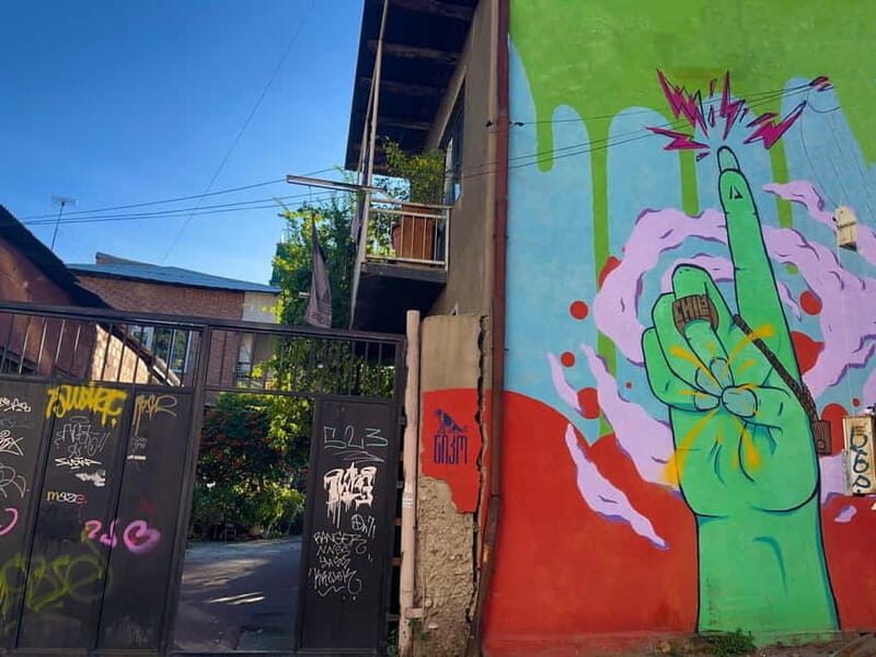 Tbilisi: 100+ Graffiti & Murals, Street Art Guided Tour - Exploring Tbilisi Through Its Walls