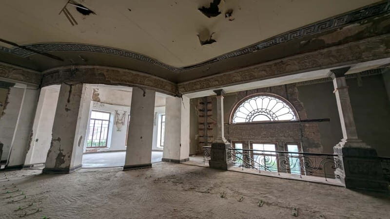 Tbilisi: Abandoned Cinema Tour - An In-Depth Look at the Abandoned Cinema Tour