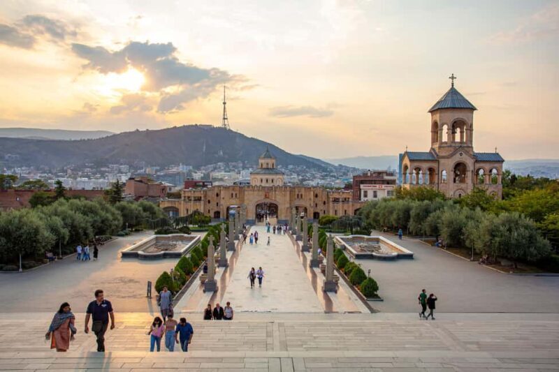 Tbilisi: Holy Trinity Cathedral Express Guided Tour - Getting Acquainted with Sameba