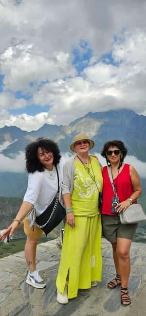 Tbilisi: Kazbegi Group Tour with Khinkali Cooking Class - What Makes This Tour Stand Out?