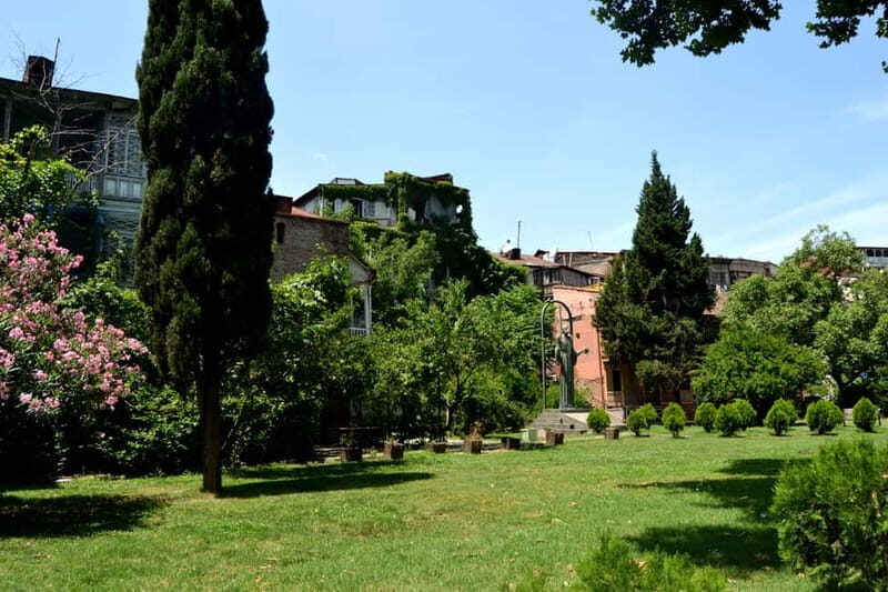 Tbilisi: Mystical Sololaki District and Vera Cemetery Tour - Practical Details and Value