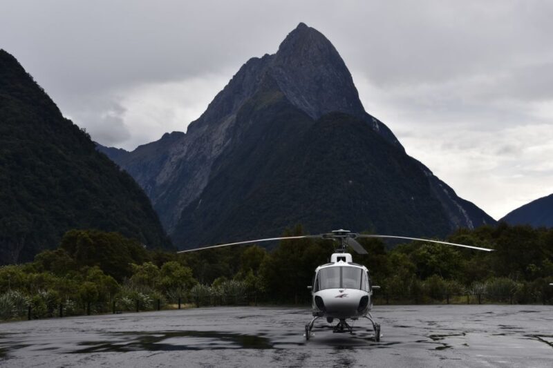 Te Anau: Milford Sound Scenic Flight with Lakeside Landing - Discover the Majesty of Milford Sound from the Air