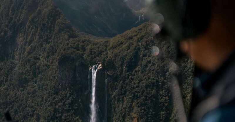 Te Anau: Milford Sound Scenic Flight with Lakeside Landing - What’s Included and How It Matters