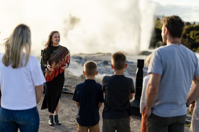 Te Puia and Polynesian Spa Day Tour from Auckland - Discover Rotorua’s Wonders with the Te Puia and Polynesian Spa Day Tour from Auckland