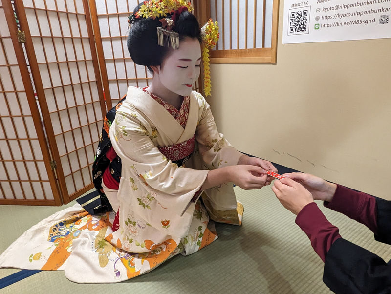 Tea Ceremony, Dance and Game with Japanese Maiko - Why the Room and Seat Matter